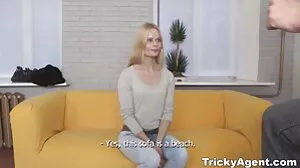 In The Bed smut med vackra Desiree gratis svenska porrfilmer från Scoreland