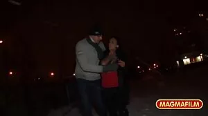 Legs On Shoulders-video med vackra Charlotte Sartre och Leda Lothario från Team porr mom Skeet
