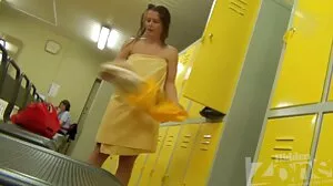 Naturlig tits action med underbara freeporn svensk Stasia Si från Dirty Flix