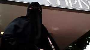Lesbisk smuts gratis mobil porr med förföriska Harley Jade och Yhivi Kim från Brazzers