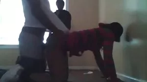 Doggystyle-action med frestande Holly Hendrix från Anal Only gratis mogen porr